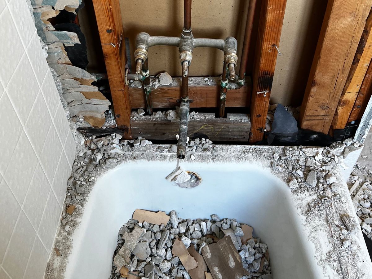 Tub-to-Shower Conversion in Torrence, CA (Before)